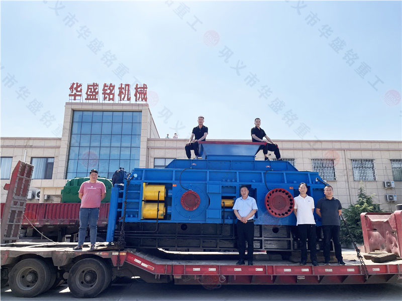 2PGY2000x1200大型全自動(dòng)液壓對(duì)輥制砂機(jī)發(fā)往鉬都--洛陽(yáng)欒川