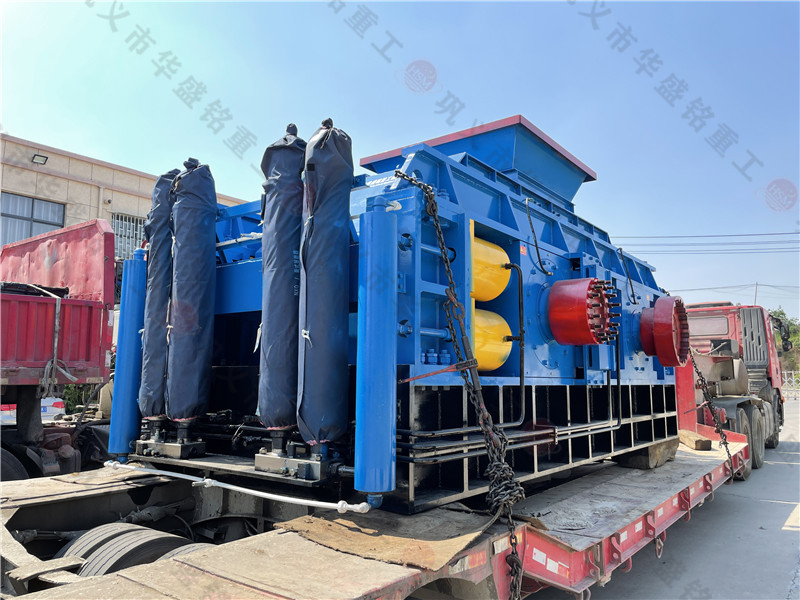 2PGY2000x1200大型全自動(dòng)液壓對(duì)輥制砂機(jī)發(fā)往鉬都--洛陽(yáng)欒川